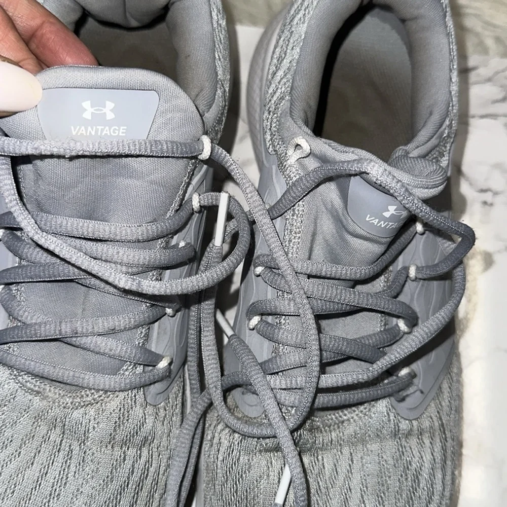 Under Armour Vantage Light Gray Athletic men’s Sneakers size 10